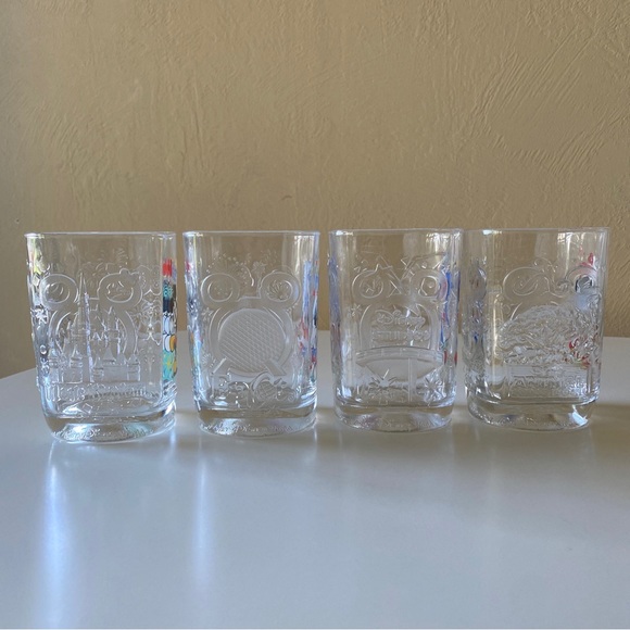 McDonald’s Walt Disney World Year 2000 Celebration Glasses Set of 4 - Picture 4 of 16